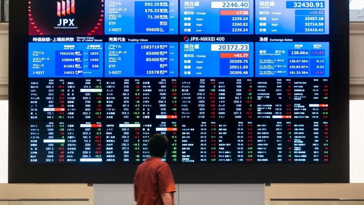 Een afbeelding van een scherm op een aandelenbeurs in Japan