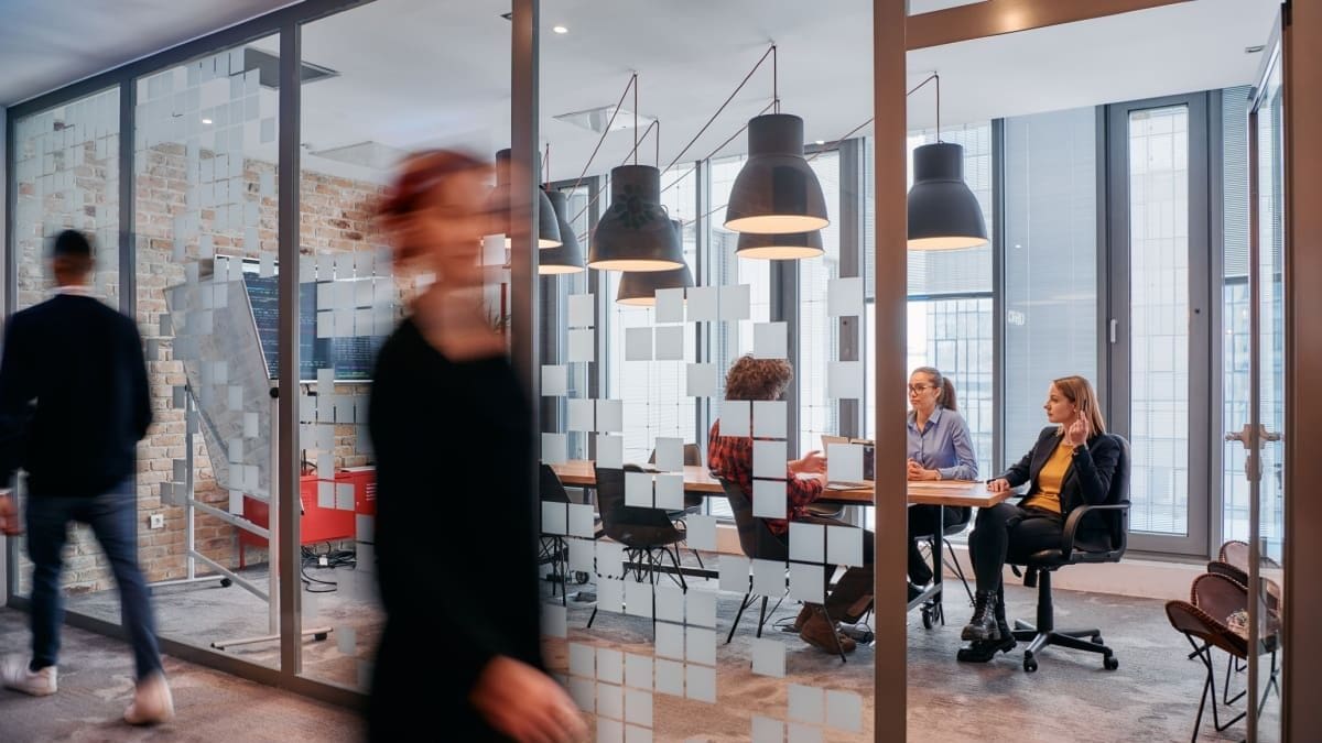 Bedrijfskantoor Hoe cryptobedrijven zich aanpassen nu AI steeds meer geld opslokt
