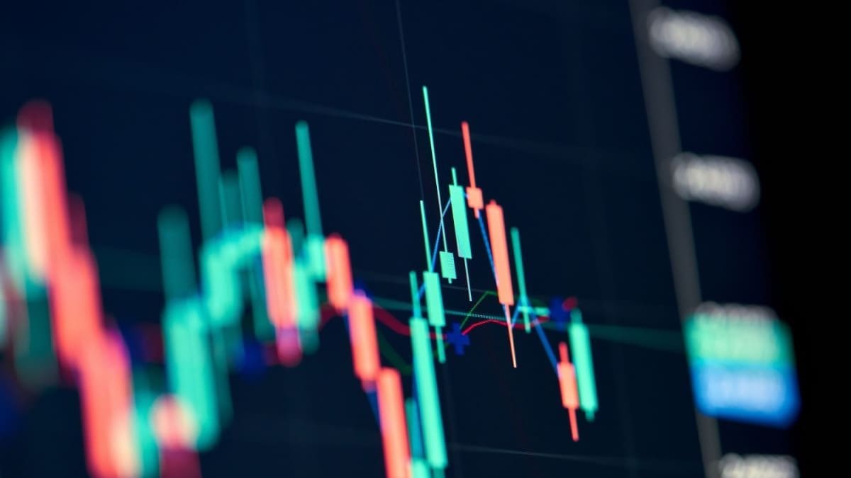 Crypto Radar: Bitcoin houdt steun vast, handelaren kijken omhoog Bitcoin koers bungelt aan zijden draadje, markt heeft grote angst