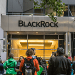Warum BlackRock jetzt massiv Bitcoin und Ethereum kauft Warum BlackRock jetzt massiv Bitcoin und Ethereum kauft