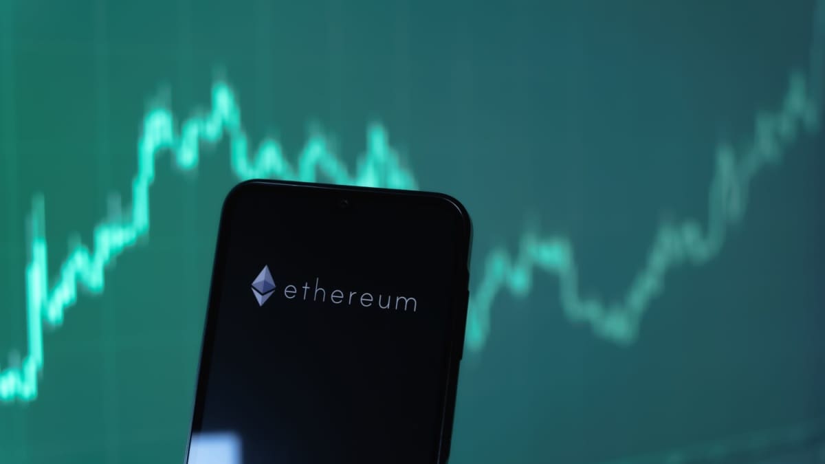 Ethereum logo (1) Ethereum breekt alle records maar de prijs blijft nog opvallend laag