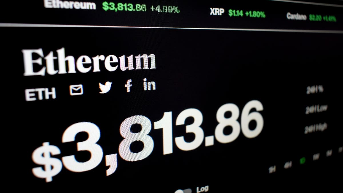 Een afbeelding van een pagina van de cryptomunt ethereum (ETH) Een afbeelding van een pagina van de cryptomunt ethereum (ETH)