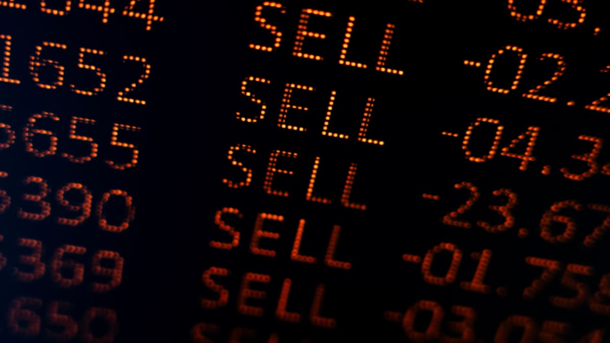 Dit waren de 3 grootste Bitcoin crashes ooit Een afbeelding van een scherm met marktdata waarop een crypto of aandeel sterk verkocht wordt