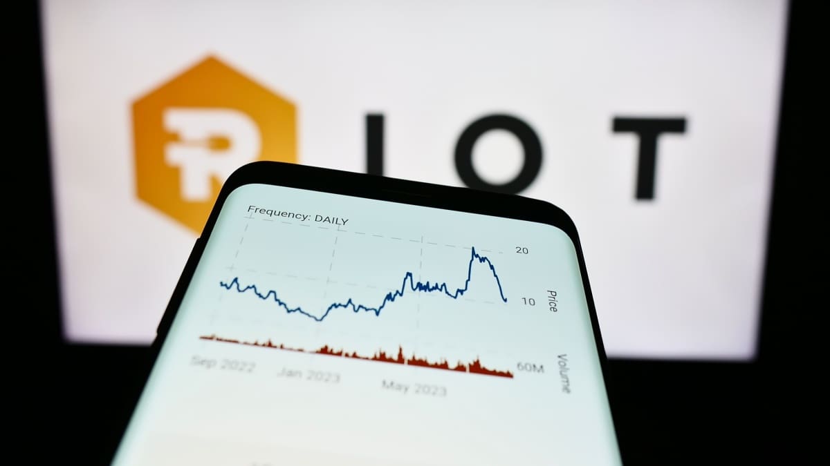 Combien de bitcoins la plus grande usine de bitcoin au monde produit-elle chaque jour ?