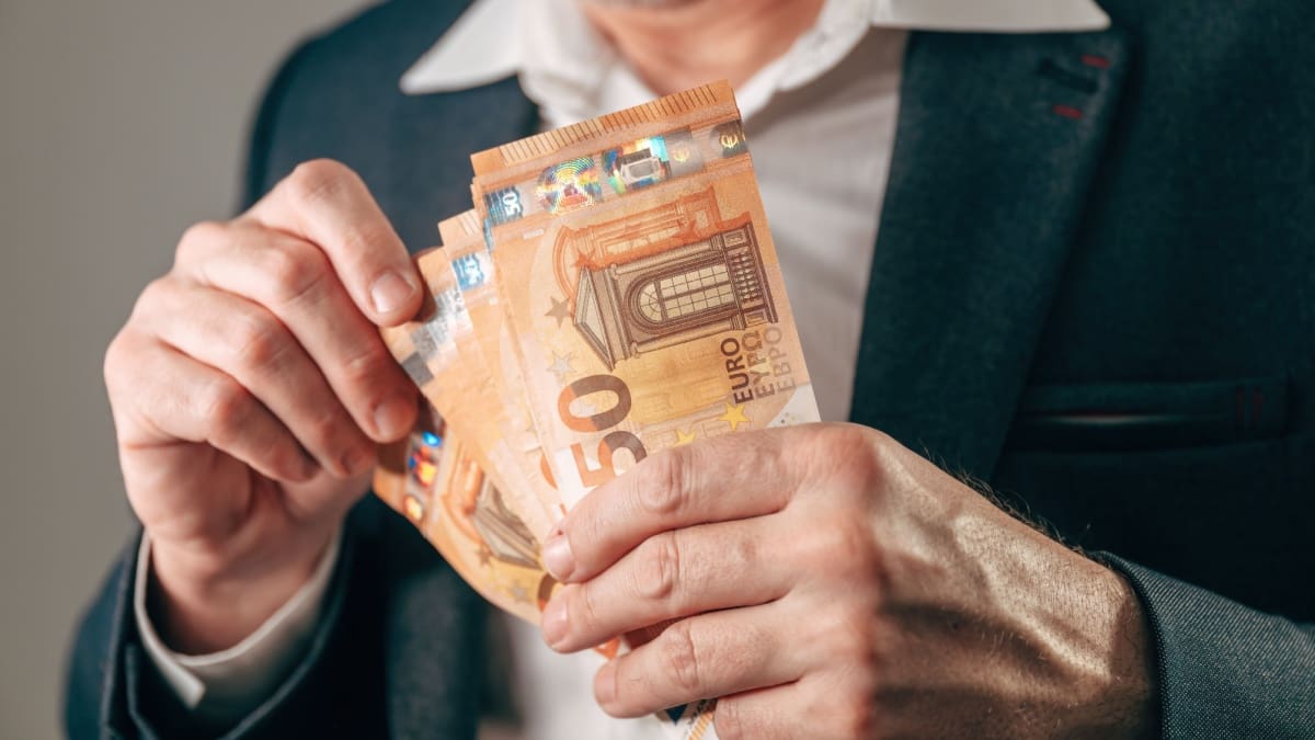 Shutterstock_2733355339 Dit is de rijkste leeftijd van Nederland – zoveel vermogen hebben ze