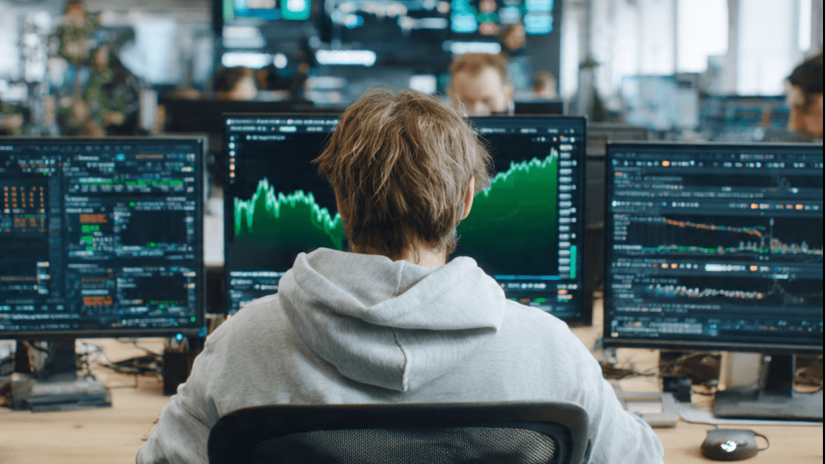 beurs-computer-kraken Man voorspelde Bitcoin-daling en pakt miljoenenwinst: 'angst creëert kansen'