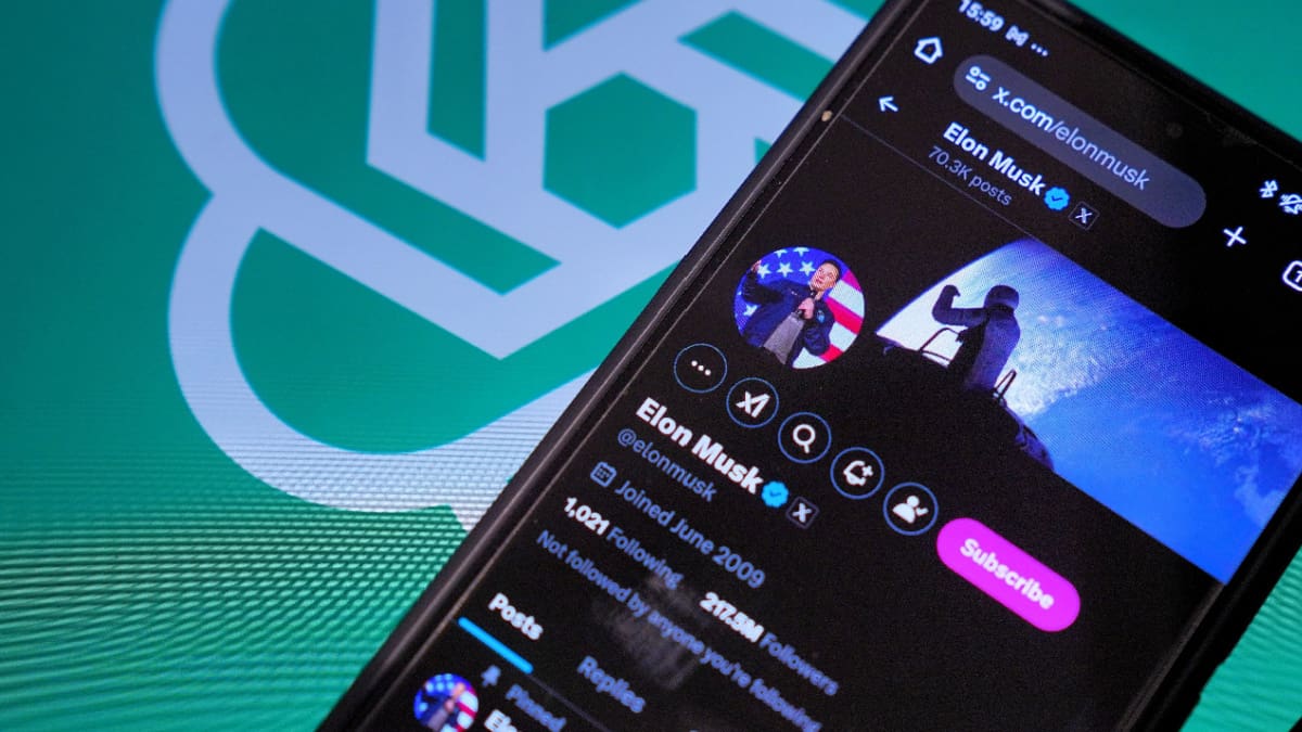 Elon Musk start nieuwe crypto hype - koersen stijgen zeven procent Een afbeelding van het profiel van Elon Musk op X met het logo van een AI bedrijf in de achtergrond
