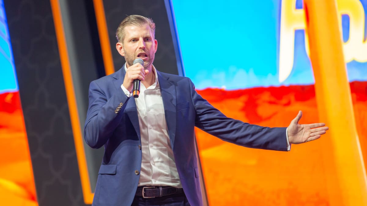 Eric Trump van American bitcoin (de miner) spreekt op Bitcoin-conferentie in Abu Dhabi Verenigde Arabische Emiraten Eric Trump van American bitcoin (de miner) spreekt op Bitcoin-conferentie in Abu Dhabi Verenigde Arabische Emiraten