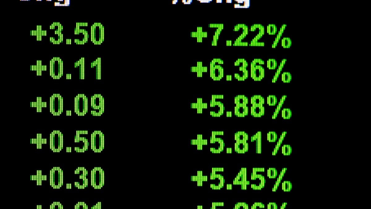 Crypto Radar: Gloednieuwe crypto Midnight meteen aan kop bij hardste stijgers groene percentages stijgers