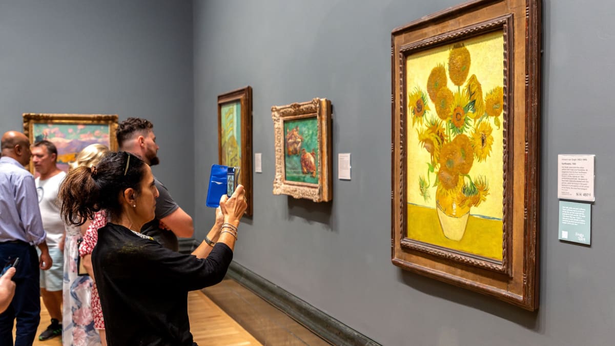 Een afbeelding van Van Vogh schilderijen in een museum Een afbeelding van Van Vogh schilderijen in een museum