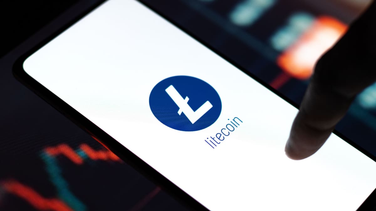 Grote ophef nadat Litecoin transacties terugdraait na aanval Een afbeelding van het logo van Litecoin (LTC) met een koers op de achtergrond