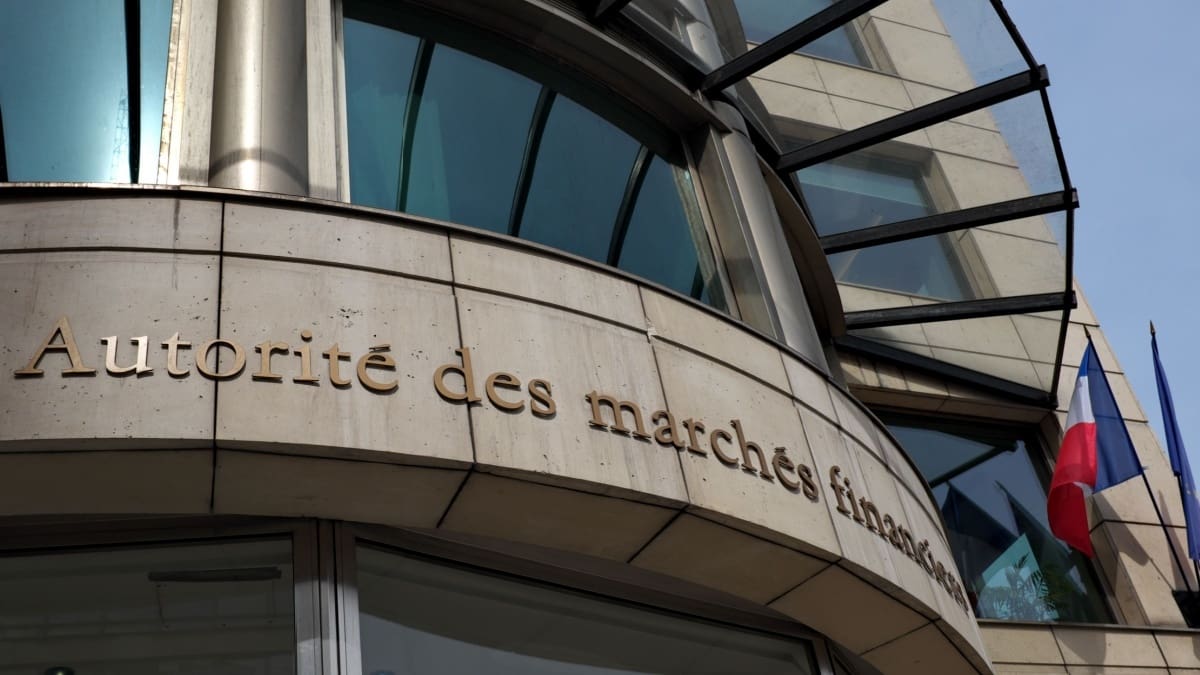 Shutterstock_1455588359 Crypto : ces plateformes dans le viseur de l’AMF pourraient disparaître, voici la liste