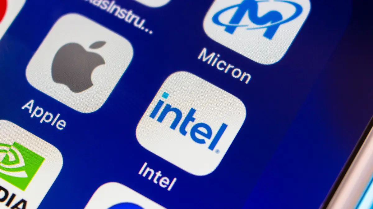 Een afbeelding van de logo's van Apple en Intel Een afbeelding van de logo's van Apple en Intel