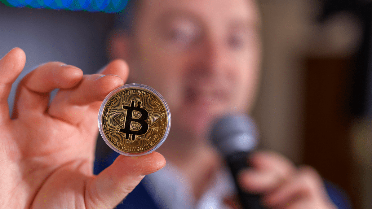 bitcoin-miljardair Miljardair raadt iedereen aan om nu bitcoin te kopen: ‘beter dan vastgoed’