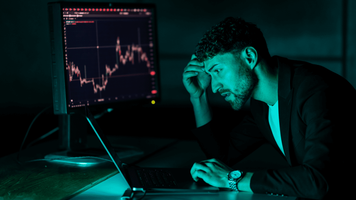 handelaar-laptop-grafiek Stappenplan: miljoenen Europese cryptohouders moeten deze maand kiezen